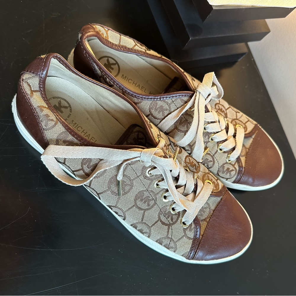 TAN/BROWN MICHAEL KORS SIZE 10 SNEAKERS - Picture 2 of 4